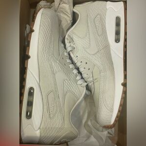 Women’s NIKE 🧡Air Max 90 🍦Cream 🆕 in 📦! Size 10.5* So Sharp and Snappy! 👟